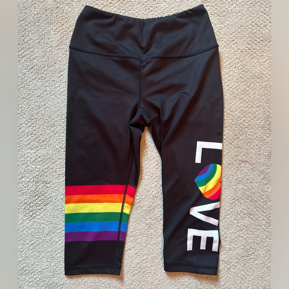 Kali X Peloton “love wins” leggings cropped